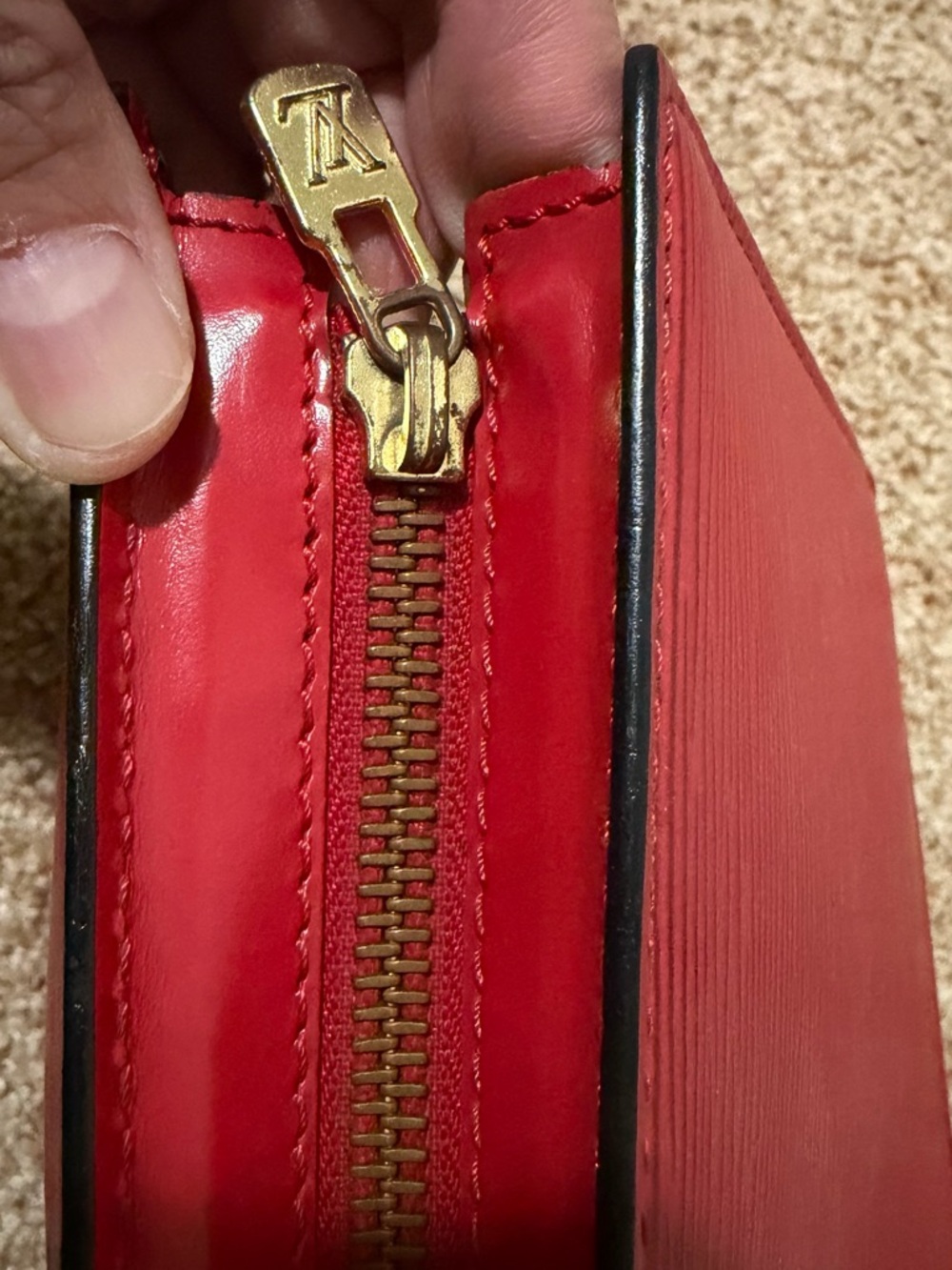 Louis Vuitton Epi Sac Triangle bag w/ matching wallet. Very unique bag. - Picture 8 of 14